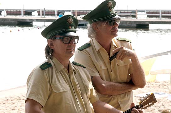 Sven Regener, Leander Haußmann (v.l.n.r.) in "Hai-Alarm am Müggelsee" (2012/13) Hai-Alarm am Müggelsee