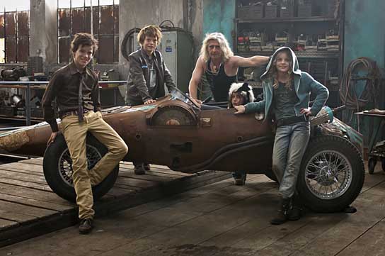 Samuel Jakob, Georg A. Sulzer, Joachim Masannek, Maya Lauterbach, Klara Merkel (v.l.n.r.) am Set von "V8 - Du willst der Beste sein" (2012/13) V8 - Du willst der Beste sein; © 2012 Universal, RatPack, Millbrook, B.A., ETF