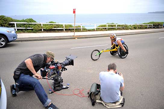 Michael Hammon (links), Kurt Fearnley (hinten) bei den Dreharbeiten zu "Gold - Du kannst mehr als Du denkst" (2011-13 Gold - Du kannst mehr als Du denkst