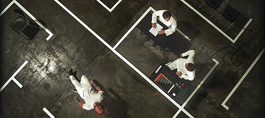 Das Milgram-Experiment in "Das radikal Böse" (2012/13) Das radikal Böse, © W-film, Benedict Neuenfels