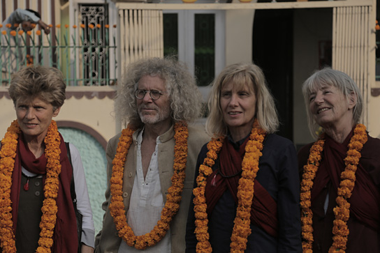 Brigitte Streubel, Rainer Langhans, Jutta Winkelmann, Christa Ritter (v.l.n.r.) in "Good Luck Finding Yourself" (2013/14) Good Luck Finding Yourself, Quelle: Alpenrepublik, DIF, © Alpenrepublik