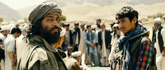 Abdul Salam Yosofzai, Mohsin Ahmady (vorne v.l.n.r.) in "Zwischen Welten" (2013/14) Zwischen Welten, © Majestic