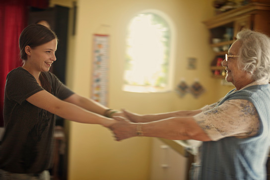 Jasna Fritzi Bauer, Dorothea Walda (v.l.n.r.) in "About a Girl" (2013/14) About a Girl, © IMBISSFILM, Bastian Fischer