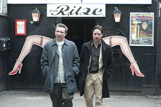 Eddie Marsan, James McAvoy (v.l.n.r.) in "Drecksau" (2012/13) Drecksau, © 2013 Ascot Elite Filmverleih GmbH
