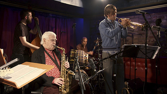 Charlie Mariano (vorne links) in "Charlie Mariano - Last Visits" (2008-13) Charlie Mariano - Last Visits, Quelle: Real Fiction Filmverleih, DIF
