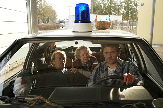 Eisi Gulp, Enzi Fuchs, Sebastian Bezzel (v.l.n.r.) in "Winterkartoffelknödel" (2014) Winterkartoffelknödel, © 2014 Constantin Film Verleih, Bernd Schuller