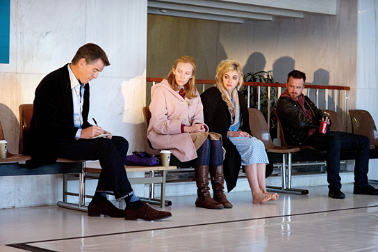 Pierce Brosnan, Toni Collette, Imogen Poots, Aaron Paul (v.l.n.r.) in "A Long Way Down" (2013/14) A Long Way Down, © DCM, Nicola Dove