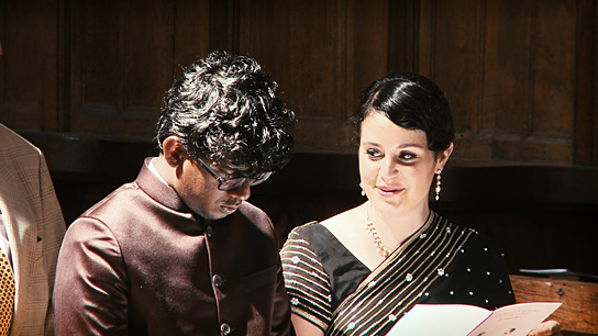 Jayakrishnan Subramanian, Franziska Schönenberger in "Amma & Appa" (2013/14) Amma & Appa, Quelle: Zorro Filmverleih, DIF