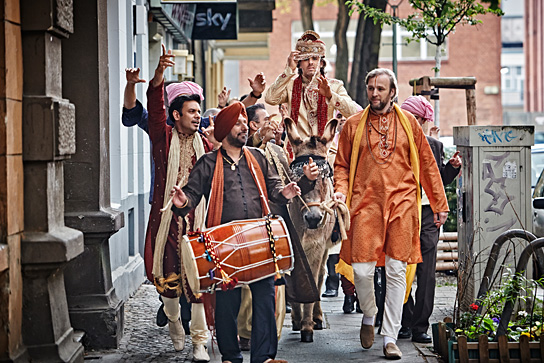 Steffen Groth (oben), Stephan Grossmann (rechts) in "Marry Me!" (2014/15) Marry Me!, © Wüste Film Ost, Heinz Heiss