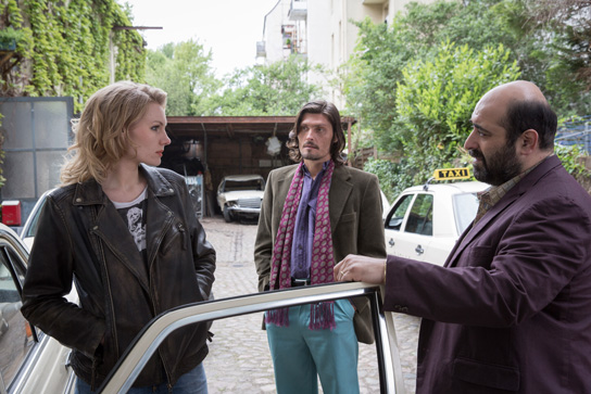 Rosalie Thomass, Stipe Erceg, Özgür Karadeniz (v.l.n.r.) in "Taxi" (2014/15) Taxi, Farbfilm, DIF, © Georges Pauly, B&T Film