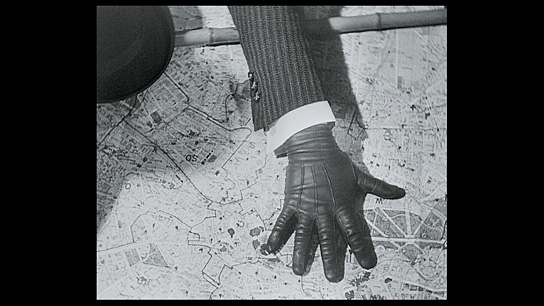 Die Hand von Gustav Gründgens in "M" (1931, Kamera: Fritz Arno Wagner) Von Caligari zu Hitler, © Präsens Film Zürich