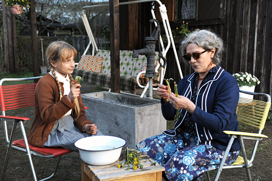 Nike Seitz, Hannelore Elsner (v.l.n.r.) in "Hannas schlafende Hunde" (2015/16) "Hannas schlafende Hunde", Quelle: Alpenrepublik, DIF, © Alpenrepublik