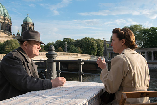 Brendan Gleeson, Emma Thompson in "Jeder stirbt für sich allein" (2015/16) "Jeder stirbt für sich allein"