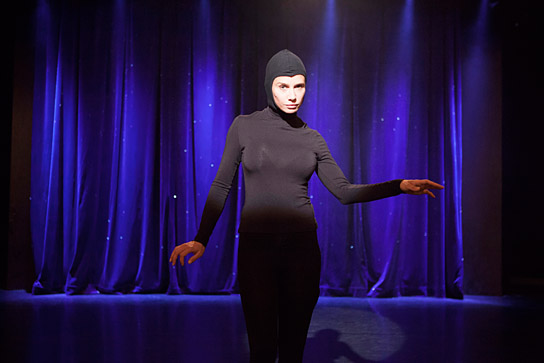 Nadeshda Brennicke in "God of Happiness" (2013-15) "God of Happiness", Quelle: Kinostar Filmverleih, DIF, © Philip Kottlorz