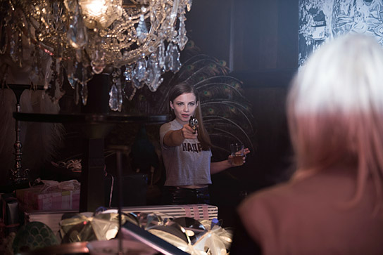 Jasna Fritzi Bauer, Mavie Hörbiger (v.l.n.r.) in "Axolotl Overkill" (2015/16) "Axolotl Overkill", © 2017 Constantin Film Verleih GmbH, Lina Grün