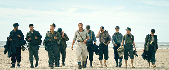 Roland Møller (Mitte) in "Unter dem Sand - Das Versprechen der Freiheit" (2015) "Unter dem Sand - Das Versprechen der Freiheit" © Koch Films GmbH, Foto: Hjelm