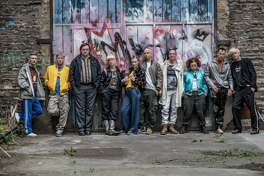 Jacob Matschenz, Bastian Reiber, Charly Hübner, Annika Meier, Sarah Bauerett, Leon Ullrich, Jan Peter Kampwirth, Sarah Victoria Frick, Marc Hosemann, Detlev Buck (v.l.n.r.) in "Magical Mystery" (2016/17) "Magical Mystery", Quelle: DCM Film Distribution, DIF, © DCM, Gordon Timpen