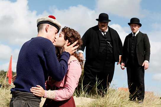 Brandon Lavieville, Raph, Didier Després, Cyril Rigaux (v.l.n.r.) in "Die feine Gesellschaft" (2015/16) Quelle: Neue Visionen Filmverleih, DIF, © Neue Visionen Filmverleih