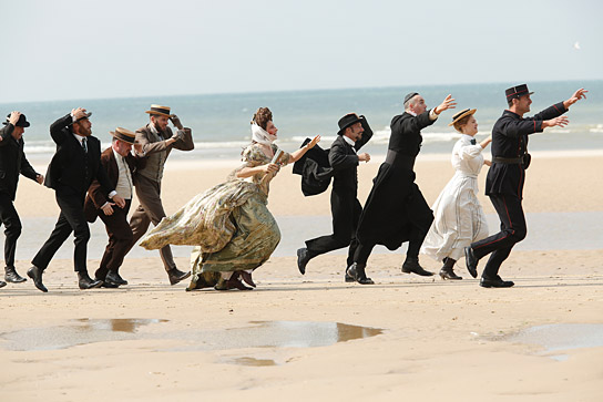 Juliette Binoche (Mitte) in "Die feine Gesellschaft" (2015/16) Quelle: Neue Visionen Filmverleih, DIF, © Neue Visionen Filmverleih