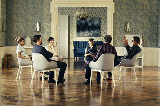 Anke Engelke, Torben Liebrecht, Julia Koschitz, Kostja Ullmann, Michael Wittenborn, Wotan Wilke Möhring (v.l.n.r.) in "Happy Burnout" (2016/17) "Happy Burnout", Quelle: Warner Bros. Pictures Germany, DIF, © 2017 Warner Bros.