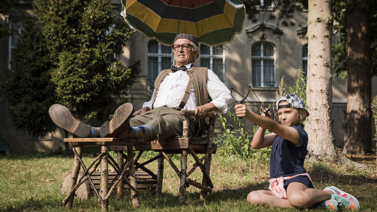 Henry Hübchen, Laila Meinecke in "Hanni & Nanni - Mehr als beste Freunde" (2016/17) "Hanni & Nanni - Mehr als beste Freunde", © Universal, UFA Fiction, S. Rabold