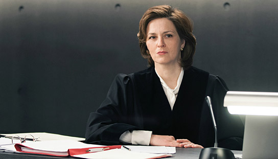 Martina Gedeck in "Terror - Ihr Urteil" (2016) "Terror - Ihr Urteil", © ARD Degeto, Moovie GmbH, Julia Terjung
