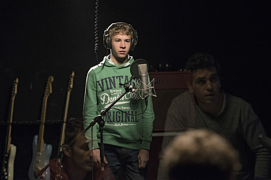 Philip Noah Schwarz (stehend), Elyas M'Barek (rechts) in "Dieses bescheuerte Herz" (2017) "Dieses bescheuerte Herz", © Constantin Film, Foto: Jürgen Olczyk