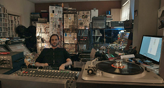 Ricardo Villalobos in "Denk ich an Deutschland in der Nacht" (2015-17) "Denk ich an Deutschland in der Nacht", © 2016 Arden Film
