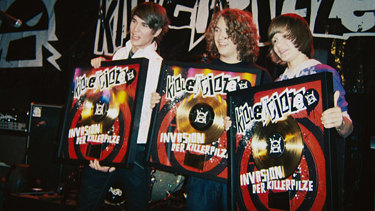 Johannes Halbig, Maximilian Schlichter, Fabian Halbig (v.l.n.r.) ("Immer noch jung - 15 Jahre Killerpilze", 2017) "Immer noch jung - 15 Jahre Killerpilze", © Nordpolaris