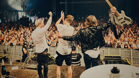 Fabian Halbig, Johannes Halbig, Maximilian Schlichter (v.l.n.r.) in "Immer noch jung - 15 Jahre Killerpilze" (2017) "Immer noch jung - 15 Jahre Killerpilze", © Nordpolaris