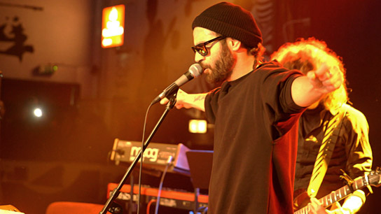 Shahin Najafi in "Wenn Gott schläft" (2016/17) "Wenn Gott schläft", Quelle: Real Fiction Filmverleih, DIF, © Partner Pictures