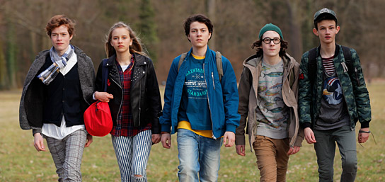 Georg Sulzer, Lina Hüesker, Oskar Keymer, Maximilian Ehrenreich, Eloi Christ (v.l.n.r.) in "Hilfe, ich hab meine Eltern geschrumpft" (2017) "Hilfe, ich hab meine Eltern geschrumpft", Quelle: Sony Pictures Releasing, DIF