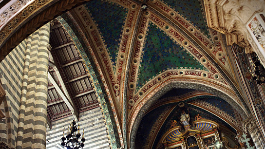Cattedrale di Santa Maria Assunta (1290-1591) in Orvieto ("Zwei Basiliken", 2018) "Zwei Basiliken", Quelle: Filmgalerie 451, DIF, © Filmgalerie 451, Heinz Emigholz