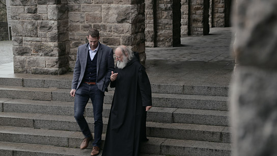 Bodo Janssen, Pater Anselm Grün (v.l.n.r.) in "Die stille Revolution - Der Kinofilm zum Kulturwandel in der Arbeitswelt" (2017) "Die stille Revolution - Der Kinofilm zum Kulturwandel in der Arbeitswelt", Quelle: mindjazz pictures, DIF