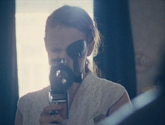 Jana McKinnon in "Das unmögliche Bild" (2016) "Das unmögliche Bild", Quelle: eksystent distribution filmverleih, DIF, © eksystent distribution