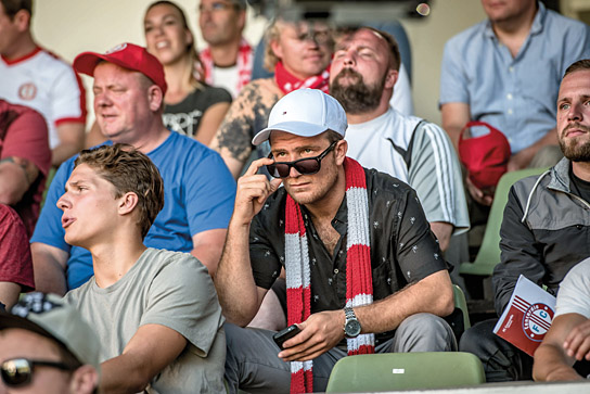 Frederick Lau (vorne Mitte) in "Spielmacher" (2018) "Spielmacher", Quelle: Warner Bros. Pictures Germany, DIF, © 2018 Warner Bros. Ent., Gordon Timpen, SMPSP