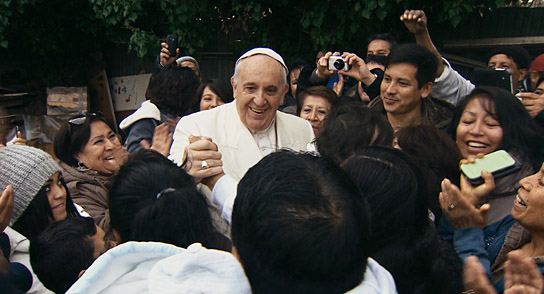 Papst Franziskus (Mitte) in "Papst Franziskus - Ein Mann seines Wortes" (2018) "Papst Franziskus - Ein Mann seines Wortes", © 2018 CTV, Célestes, Solares, Neue Road Movies, Decia, PTS ART's Factory
