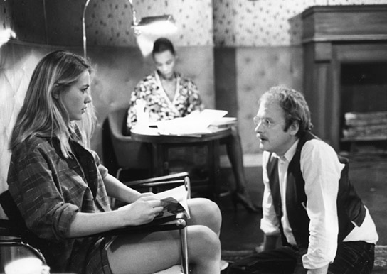 Barbara Rudnik (links), Hans-Christoph Blumenberg bei den Dreharbeiten zu "Tausend Augen" (1984) "Tausend Augen"