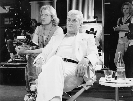 Guntbert Warns, Tony Curtis (vorne v.l.n.r.) in "Der Passagier - Welcome to Germany" (1988) "Der Passagier - Welcome to Germany"
