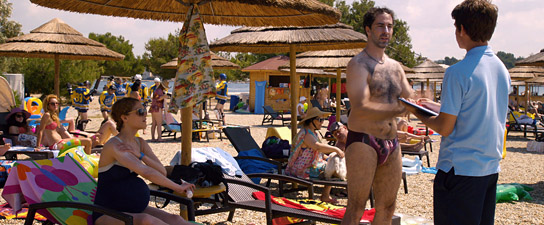 Ariane Labed (vorne links), Ermin Bravo (2.v.r.) in "Love Island" (2014) "Love Island", Quelle: trigon-film, DIF, © trigon-film.org