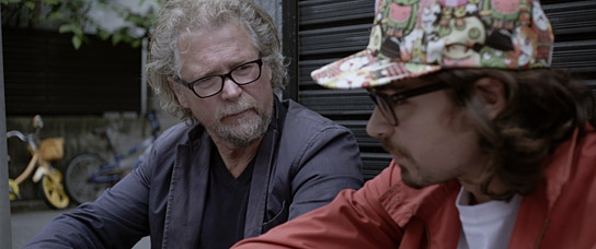 Zoltan Paul, Julian Adam Pajzs (v.l.n.r.) in "Breakdown in Tokyo - Ein Vater dreht durch" (2018) "Breakdown in Tokyo - Ein Vater dreht durch", Quelle: UCM.ONE, DIF, © UCM.ONE