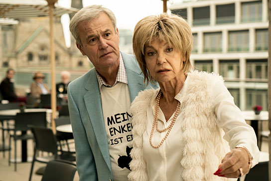 Gert Klotzek, Judy Winter in "Wuff - Folge dem Hund" (2018) "Wuff - Folge dem Hund", Quelle: DCM Film Distribution, DIF, © DCM, OliverVaccaro
