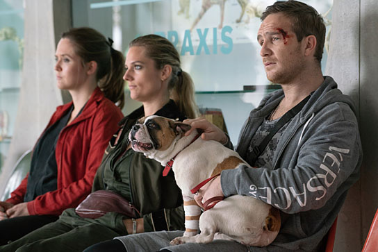 Emily Cox, Marie Burchard, Frederick Lau (v.l.n.r.) in "Wuff - Folge dem Hund" (2018) "Wuff - Folge dem Hund", Quelle: DCM Film Distribution, DIF, © DCM, OliverVaccaro