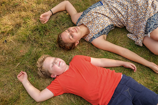 Julius Weckauf, Luise Heyer in "Der Junge muss an die frische Luft" (2018) "Der Junge muss an die frische Luft", Quelle: Warner Bros. Ent., DIF, © 2018 Warner Bros. Ent.