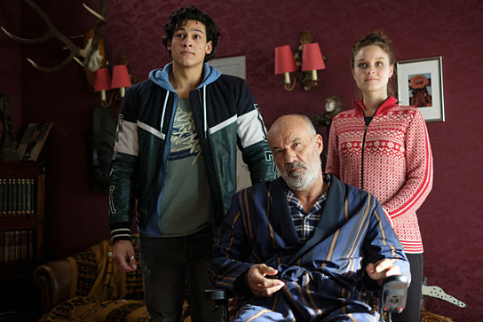 Sonja Gerhardt, Emilio Sakraya, Heiner Lauterbach in "Kalte Füße" (2018) "Kalte Füsse", © 2018 Sony Pictures Entertainment Deutschland GmbH, Claussen+Putz Film, Lotus-Film, Petro Domenigg