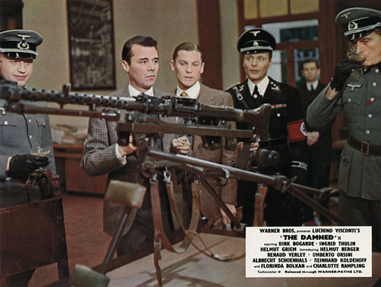 Dirk Bogarde (2.v.l.), Helmut Berger (3.v.l.), Helmut Griem (3.v.r.) in "Die Verdammten" (1969) "Die Verdammten", Quelle: DIF