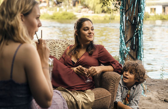 Alicia von Rittberg, Nilam Farooq, Tito Achikeh (v.l.n.r.) in "Rate Your Date" (2019) "Rate Your Date", Quelle: Twentieth Century Fox, DIF, © 2019 Twentieth Century Fox