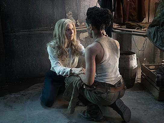 Julia Dietze, Lara Rossi (v.l.n.r.) in "Iron Sky - The Coming Race" (2018) "Iron Sky - The Coming Race", Quelle: Splendid Film, DIF, © Splendid Film 2018, Tomi Tuuliranta