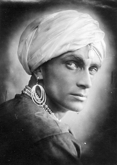 Conrad Veidt in "Das indische Grabmal, Teil 1 - Die Sendung des Yoghi" (1921) Conrad Veidt in "Das indische Grabmal, Teil 1 - Die Sendung des Yoghi" (1921); Quelle: Murnau-Stiftung, DFF