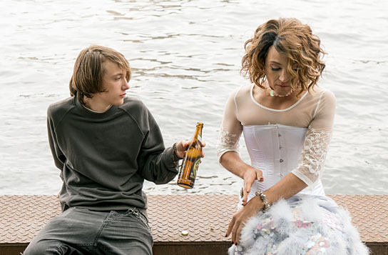 Michelangelo Fortuzzi, Diego Luna (v.l.n.r.) in "Sunday Morning" ("Berlin, I Love You", 2019) Michelangelo Fortuzzi, Diego Luna (v.l.n.r.) in "Sunday Morning" ("Berlin, I Love You", 2019); Quelle: Warner Bros. Pictures Germany, DFF, © Martin Kunz, BILY Media